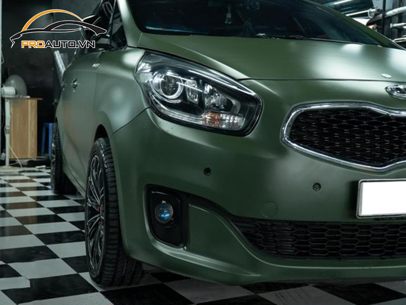 Dán wrap đổi màu xe Kia Rondo