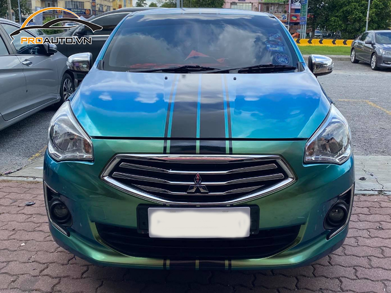 Dán wrap đổi màu xe Mitsubishi Attrage