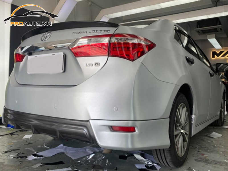 Dán wrap đổi màu xe Toyota Altis