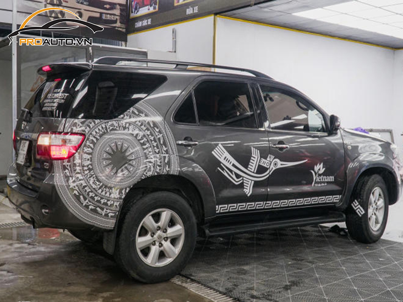 Dán wrap đổi màu Toyota Fortuner