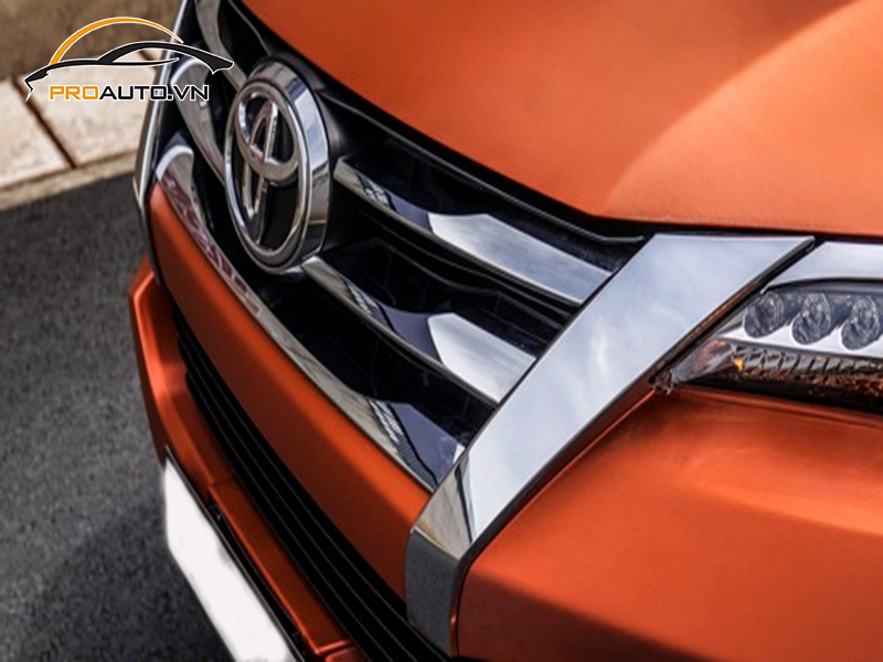 Dán wrap đổi màu xe Toyota Fortuner