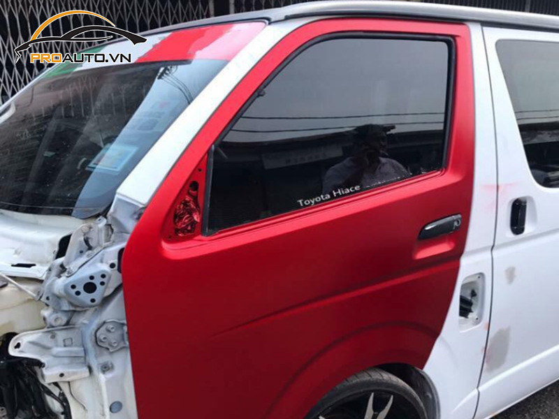 Dán wrap đổi màu Toyota Hiace