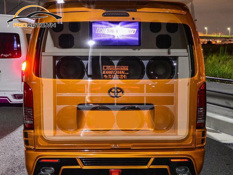 Dán wrap đổi màu Toyota Hiace