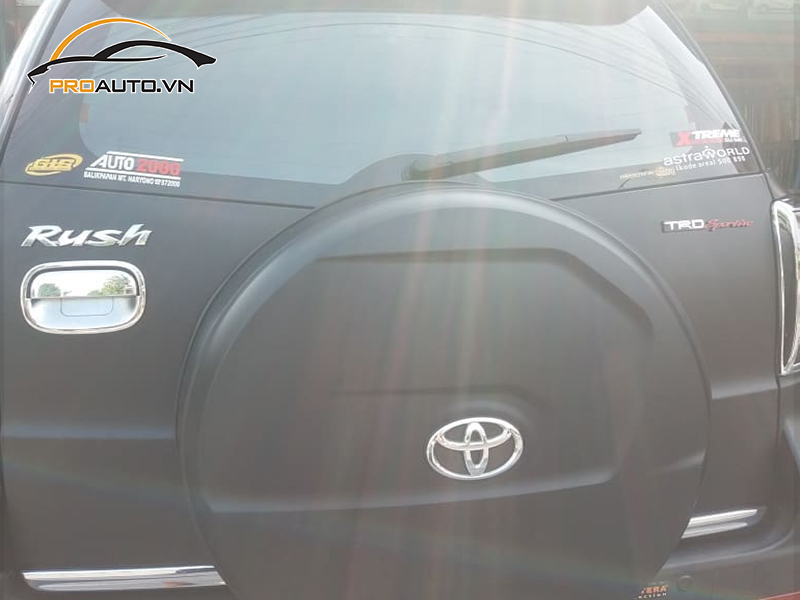 Dán wrap đổi màu cho xe Toyota Rush