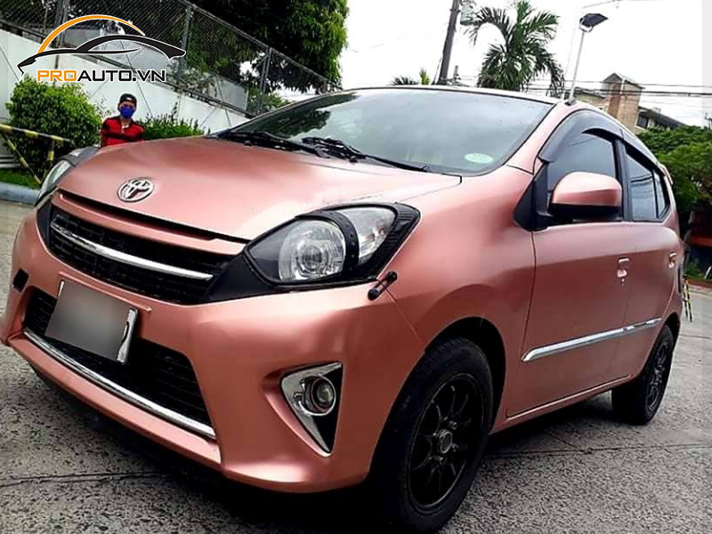 Dán wrap đổi màu xe Toyota Wigo