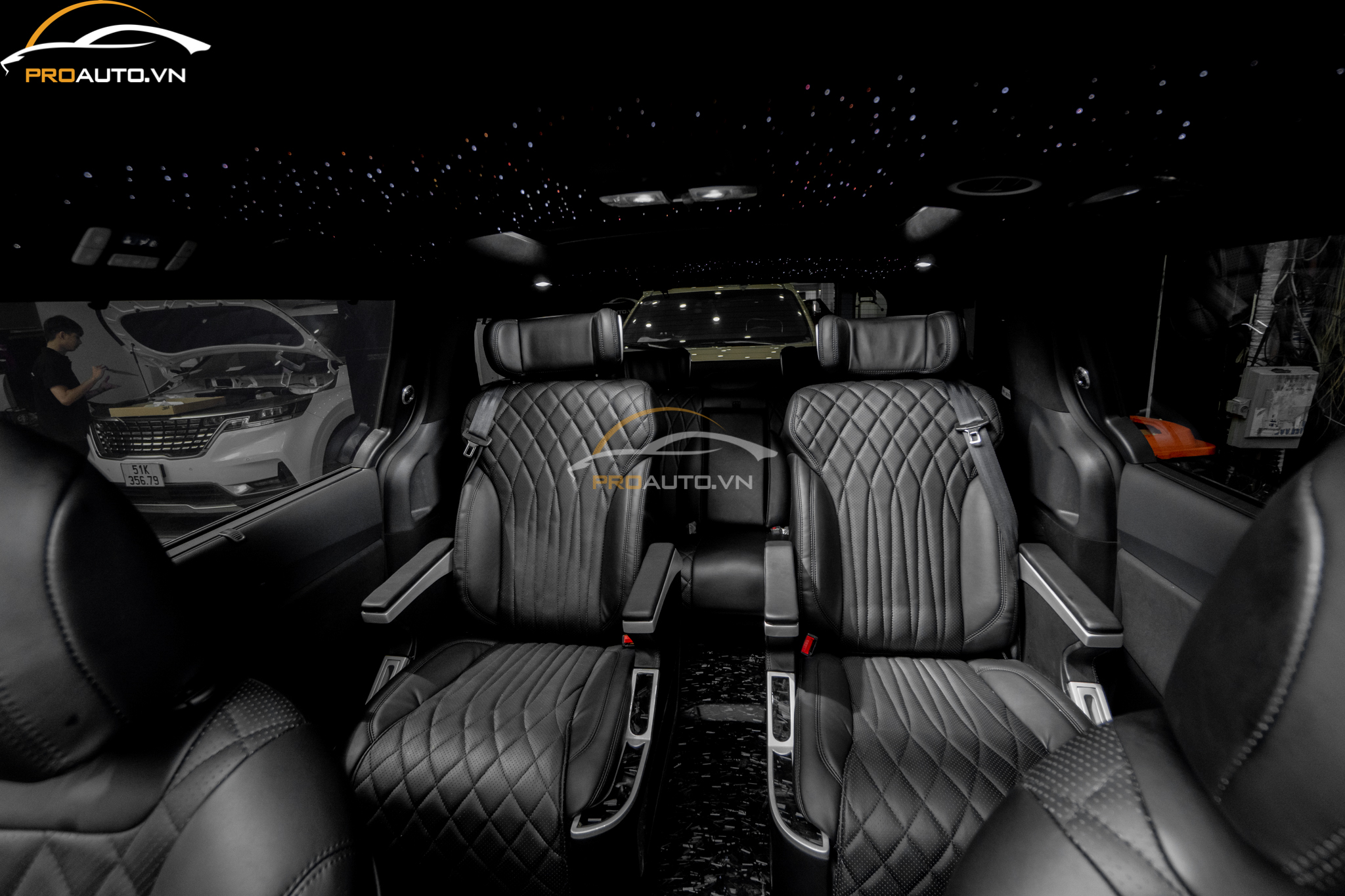 Xe 9 chỗ độ Limousine mang lại không gian nội thất rộng rãi