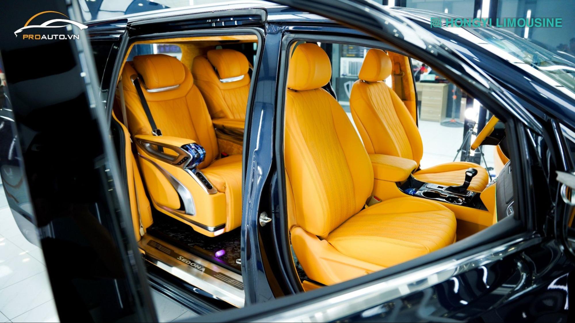 Độ limousine màu vàng cho xe Kia Carnival full nội thất
