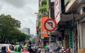 Ý nghĩa của biển báo cấm rẽ trái