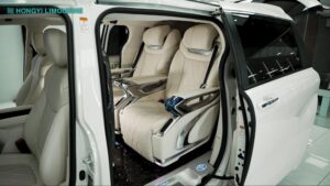 Độ ghế limousine màu trắng cho Kia Carnival