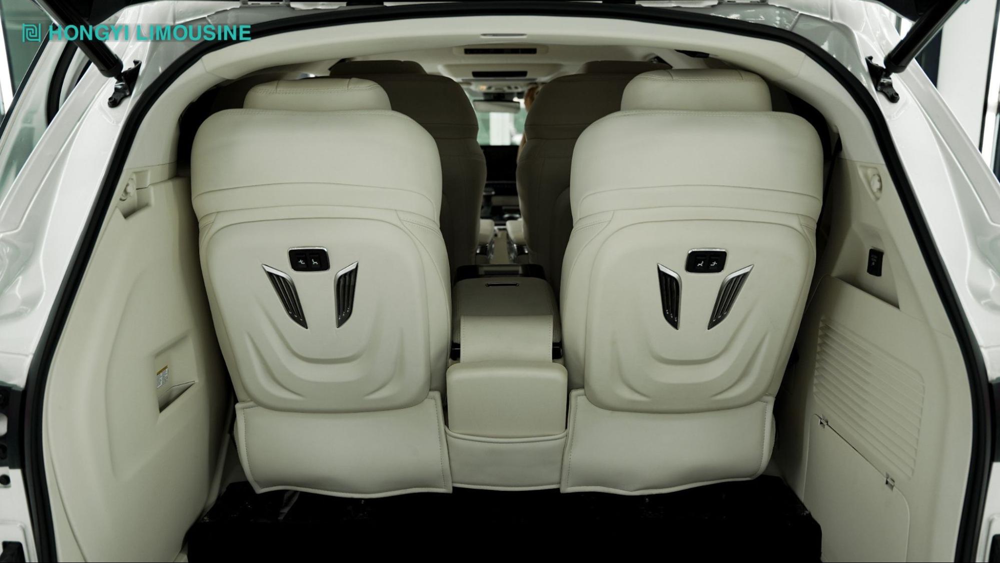 Độ ghế limousine cho Kia Carnival màu trắng
