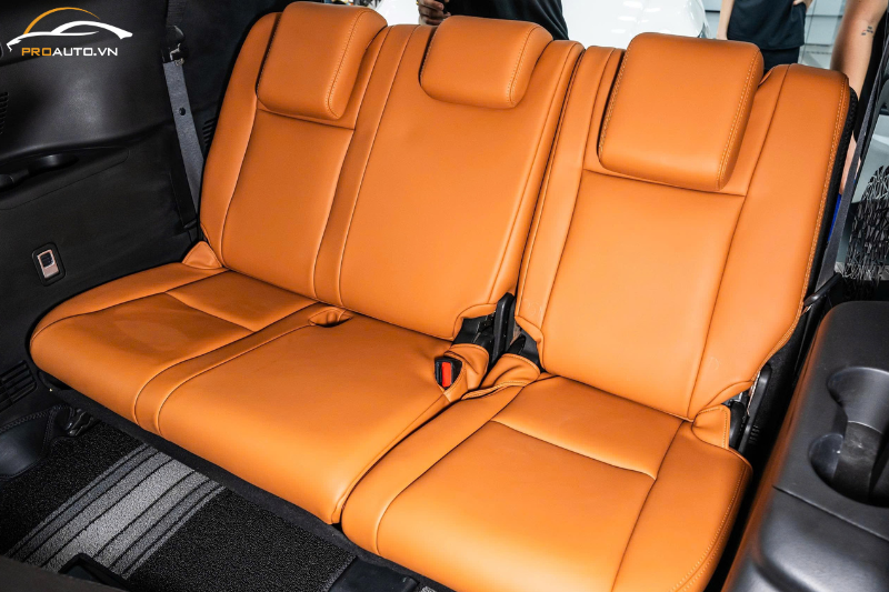 Toyota Highlander bọc da đổi màu nội thất cam cuốn hút