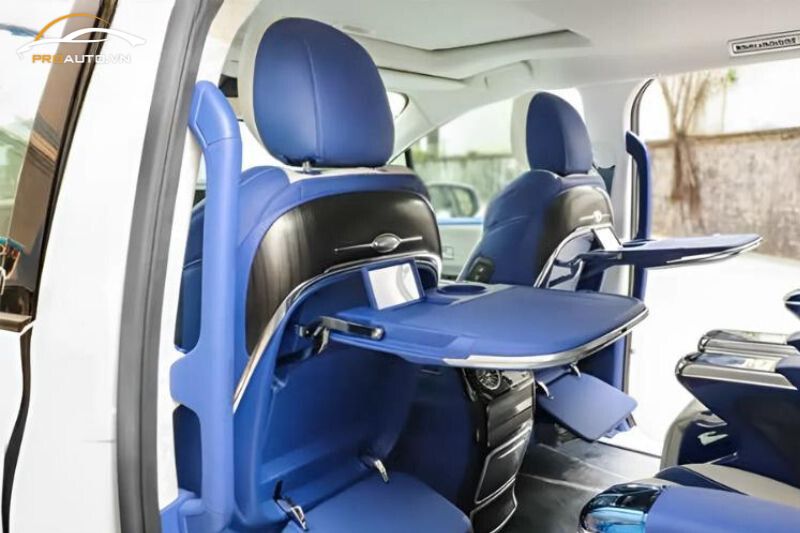 Bàn làm việc 4.0 - Độ limousine xe Kia Carnival 2025