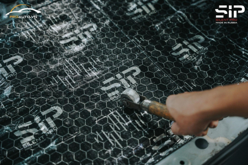 
Dụng cụ dán cách âm xe Vinfast VF3 chuyên dụng
