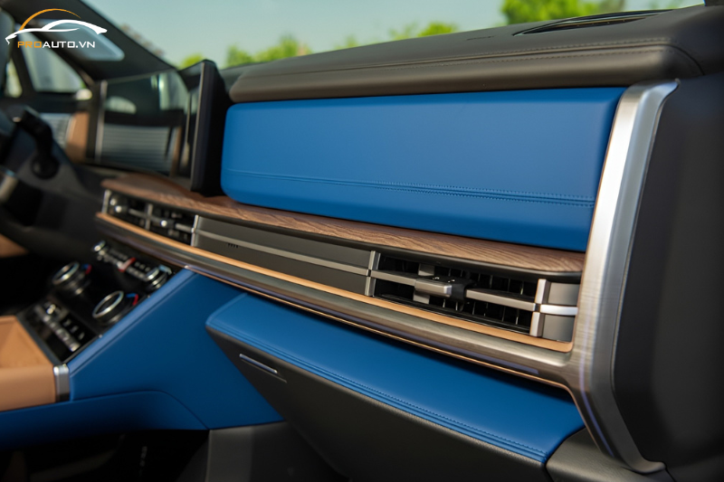 Bọc da taplo xe Hyundai Santafe 2024