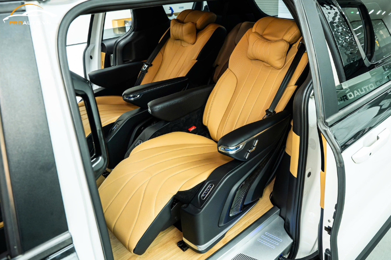 Độ ghế Limousine HongYi Crystal 1.0 cho xe Hyundai Santafe 2024
