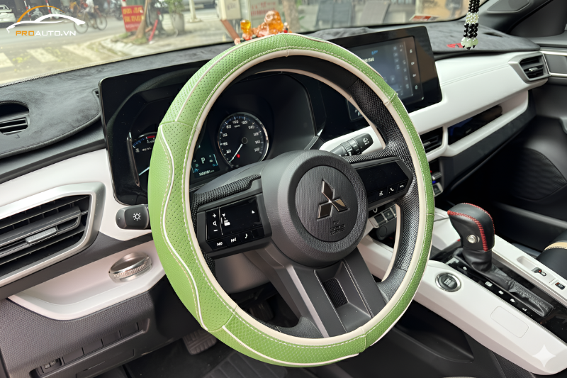 Bọc da vô lăng xe Mitsubishi Xforce 2024