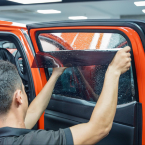 Dán phim cách nhiệt kính sườn sau