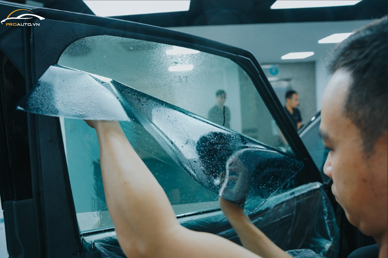 Cận cảnh quá trình dán phim cách nhiệt 3M và Sungard ô tô tại PROAUTO.VN