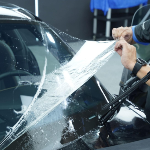 Cận cảnh quá trình dán phim cường lực Magnus Pro