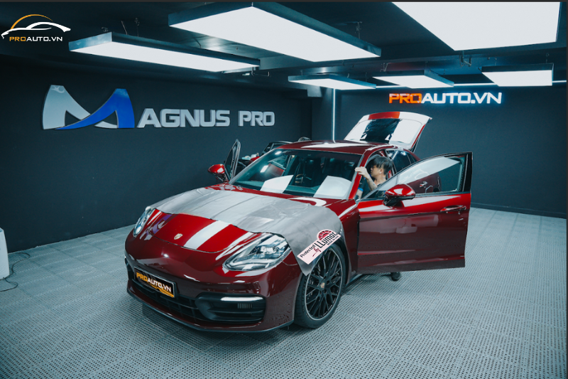 Dán phim cách nhiệt Llumar chính hãng với xe Porsche Panamera  
