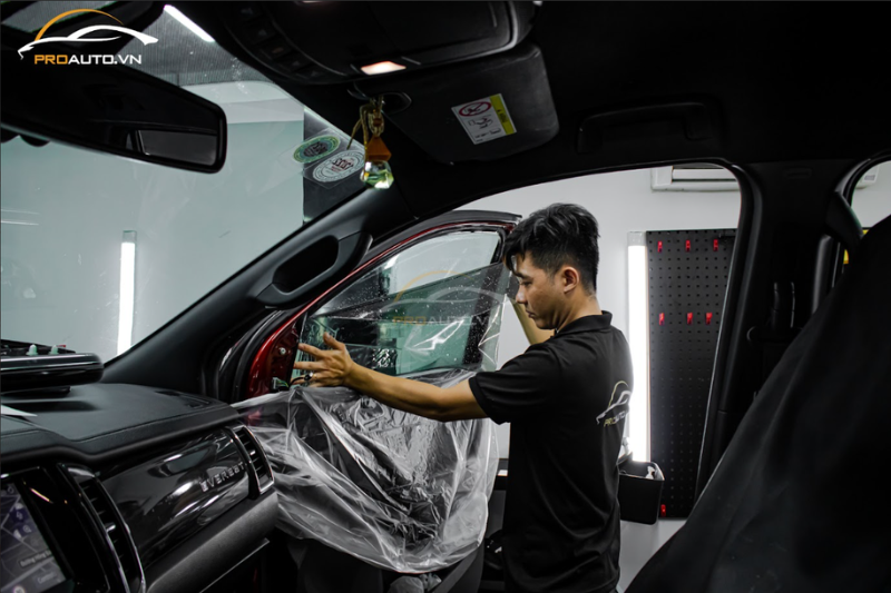 Dán phim cách nhiệt xe Ford Ranger thương hiệu Pro Cool