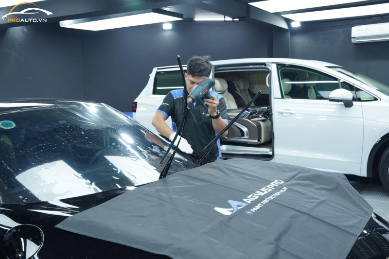 Lưu ý khi dán phim cường lực cho ô tô