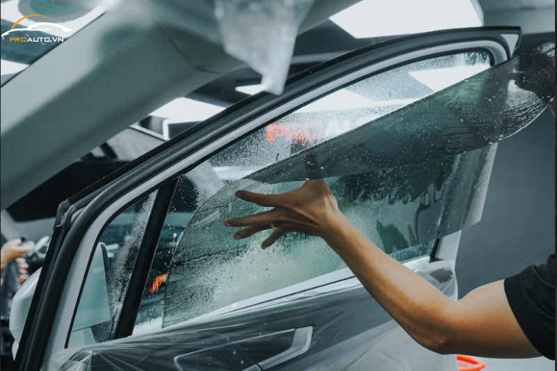 Nên dán phim cách nhiệt 3M hay Vkool cho xế yêu của bạn?