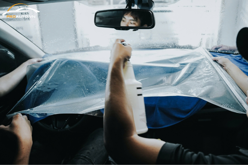 Quá trình dán phim cách nhiệt 3M tại PROAUTO.VN