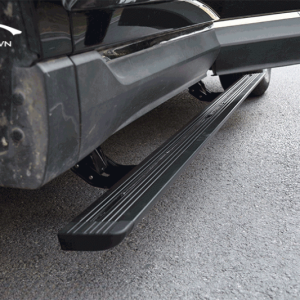 Bậc lên xuống xe Vinfast VF8