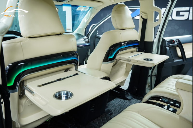 Bàn chỉnh cơ có led nâng tầm thẩm mỹ cho nội thất xe 