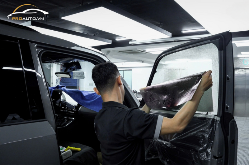 Dán phim cách nhiệt cho kính tài xe Lexus GX550 2024