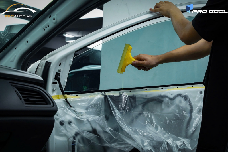 Dán phim cách nhiệt cho ô tô tăng tính thẩm mỹ cho xe