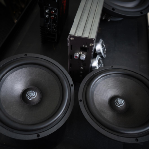 Độ loa xe Volvo EC40 với loa đồng trục chính hãng