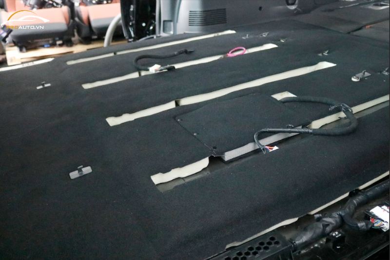 Hình ảnh trước khi lắp đặt thảm lót sàn tại PROAUTO.VN