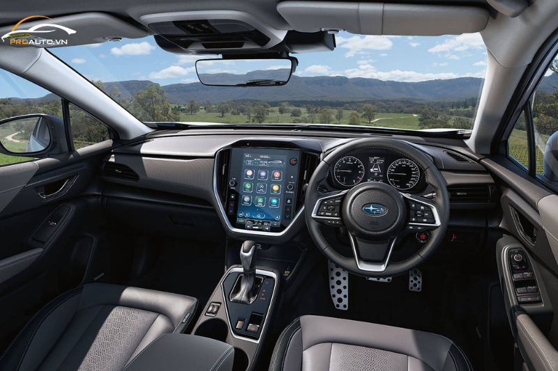 Khoang lái với vô lăng 3 chấu Subaru Crosstrek