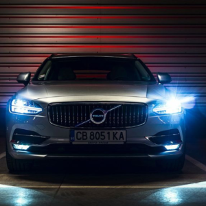 Một số lưu ý độ đèn xe Volvo EC40 chính hãng