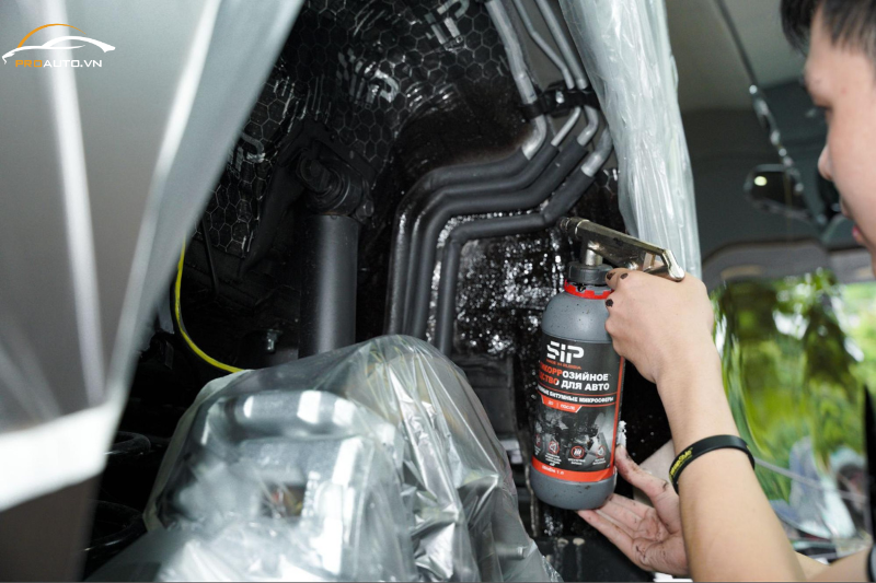 Phủ gầm xe Volvo EC40 vị trí hốc bánh tại PROAUTO.VN