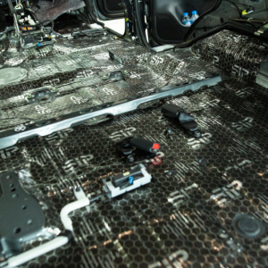  Có cần cách âm chống ồn xe Volvo EC40 không?