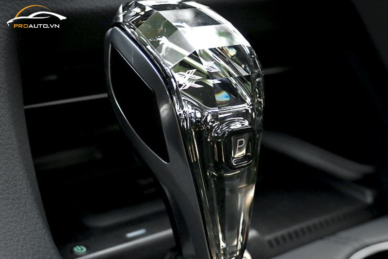 Cục nắm cần số pha lê có led - Phụ kiện đồ chơi xe Mazda CX5 2025