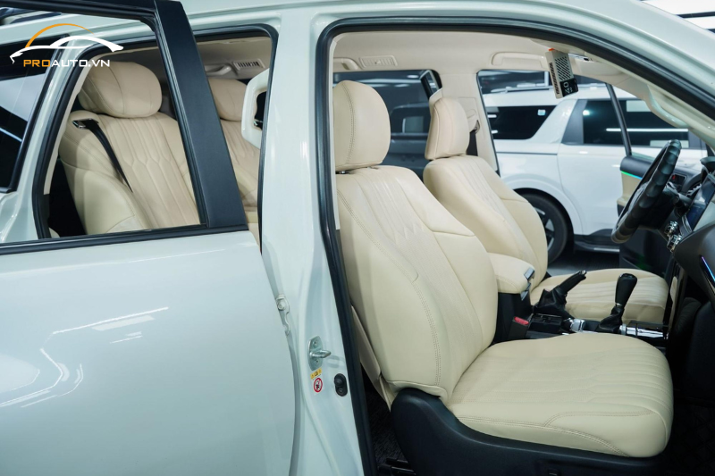 Độ ghế Limousine SUV - Top 20 phụ kiện đồ chơi xe Nissan Navara 2025