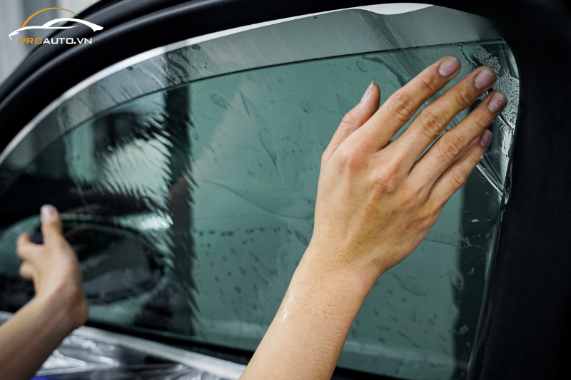 Giá phim cách nhiệt ô tô 4 chỗ LLumar là lựa chọn bền vững