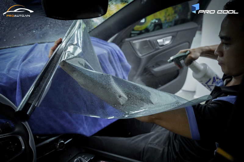 Giá phim cách nhiệt ô tô 4 chỗ - Chủ xe cần lưu ý gì?