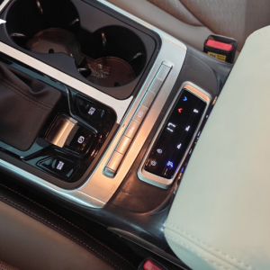 Màn hình con ngựa Kia Carnival điều khiển cảm ứng