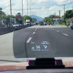 Màn hình HUD Vietmap H2AS hiển thị điện áp xe