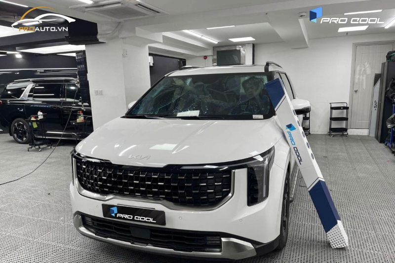 Phim cách nhiệt loại nào tốt? - Kia Carnival dán phim cách nhiệt Pro Cool 
