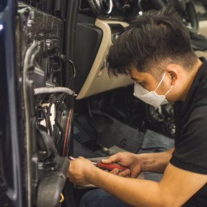 Quá trình độ loa xe Nissan Navara 2025 tỉ mỉ, chuyên nghiệp