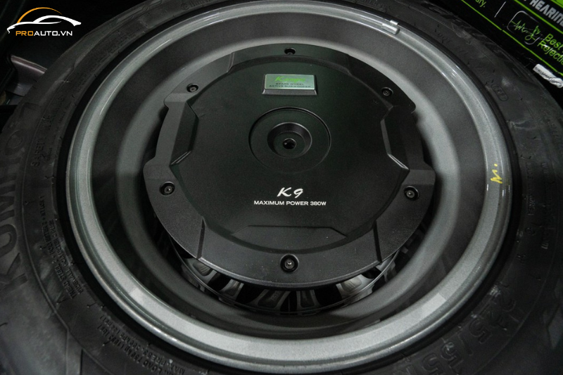 Sub bánh sơ cua độ loa xe Nissan Navara 2025