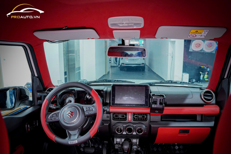 Đổi màu nội thất xe Suzuki Jimny đỏ đô ấn tượng