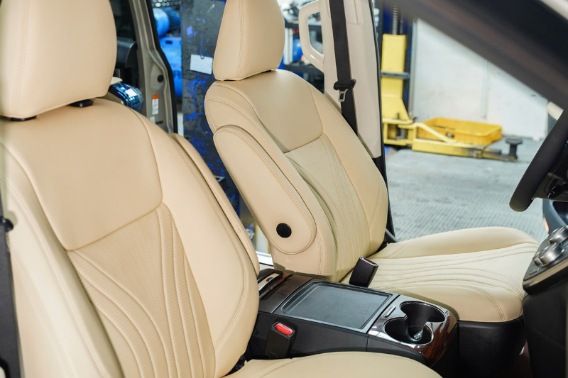 Hoàn thiện bọc da ghế xe Nissan Navara 2025
