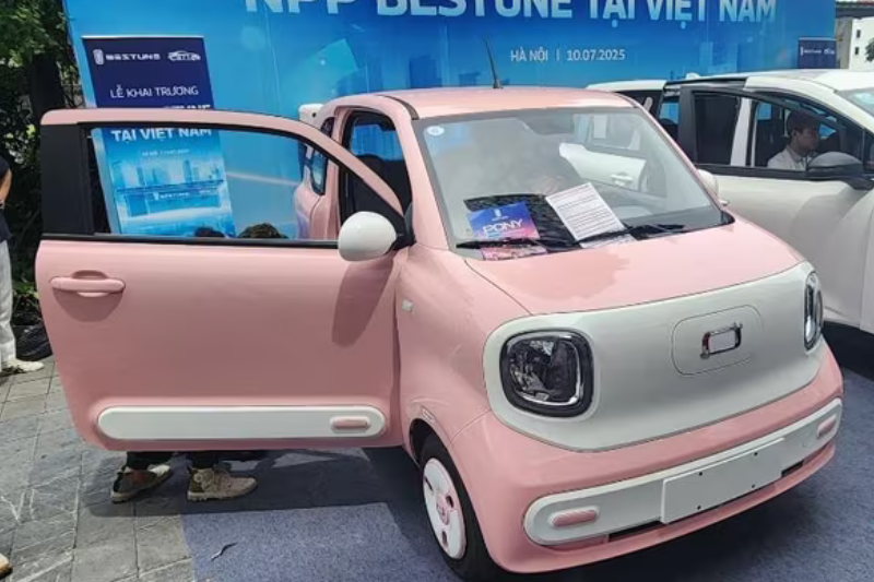 Gây sốt với xe điện mini Pony ra mắt